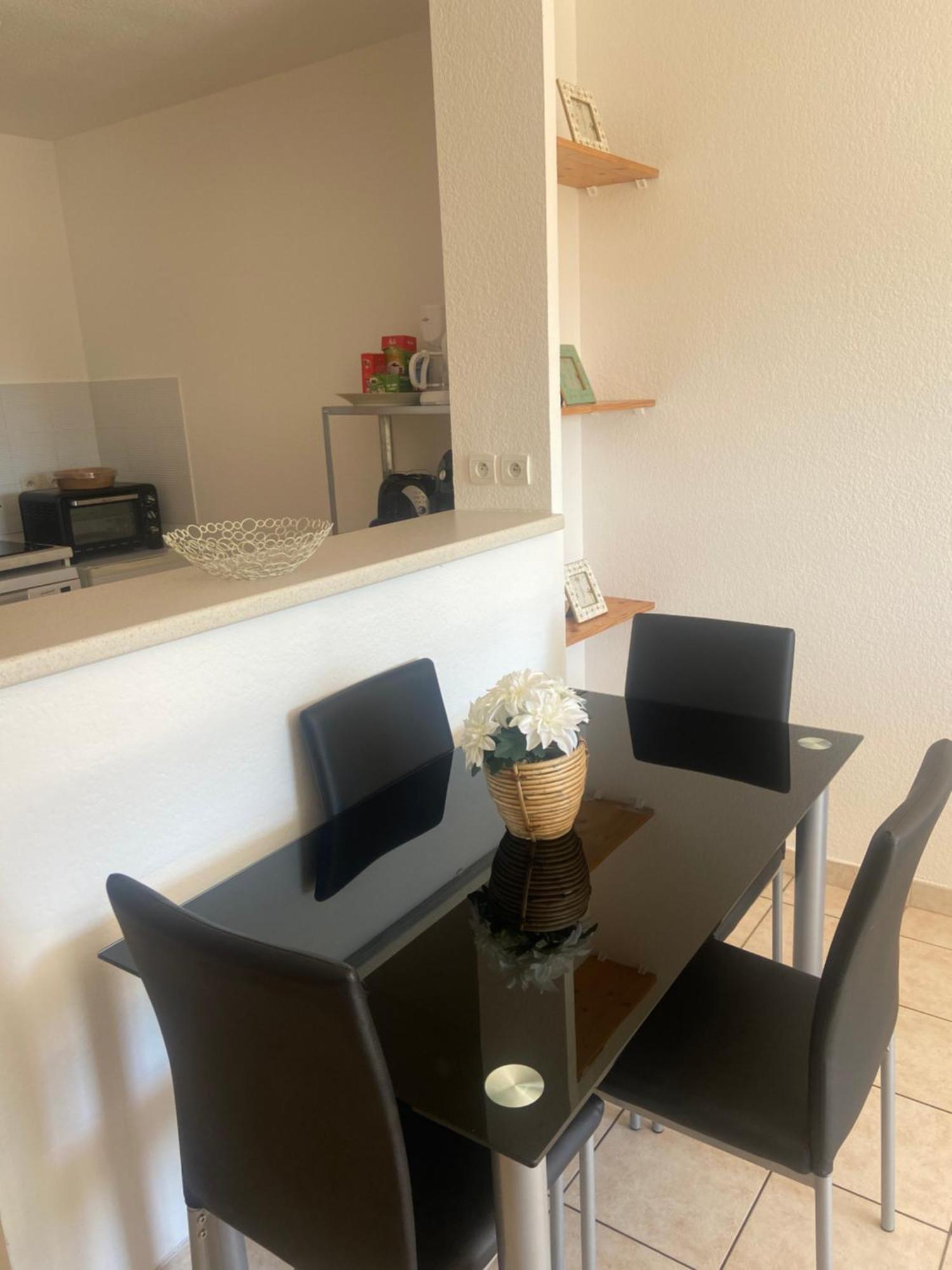 Apartamento Apparemment Lumineux Proche De La Mer Béziers Exterior foto